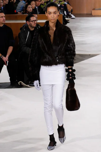 Look 29